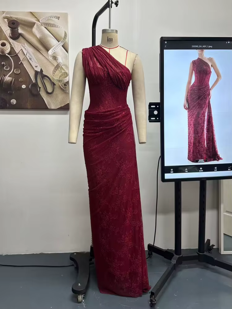 VC Robes longues élégantes en dentelle bordeaux à une épaule pour femme – Robe de soirée drapée coup