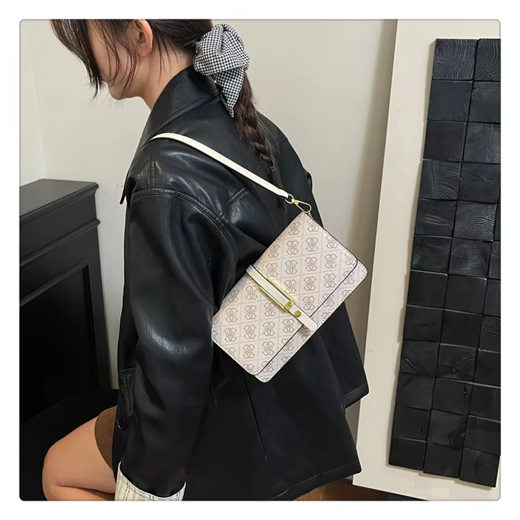 Sac carré texturé tendance pour femme, mini sac à bandoulière élégant avec chaîne, compact et stylé,