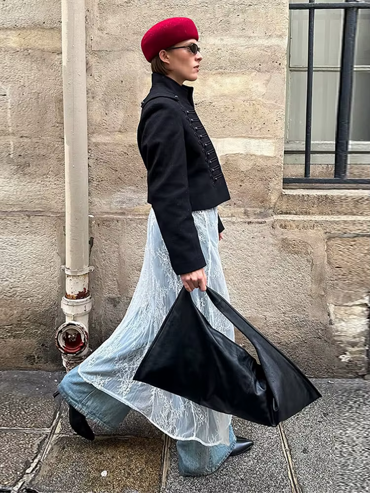 Nouvelle Veste Courte Femme Printemps 2026 Noire à Col Montant Manches Longues Boutons Tressés Coupe
