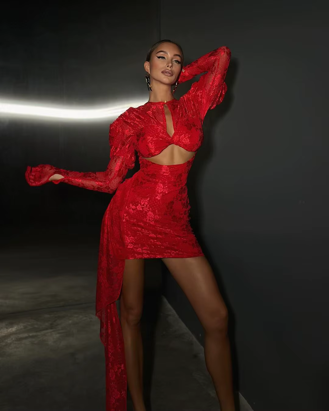 Haute qualité rouge blanc femmes à manches longues Sexy dentelle drapée moulante Mini robe gants dis