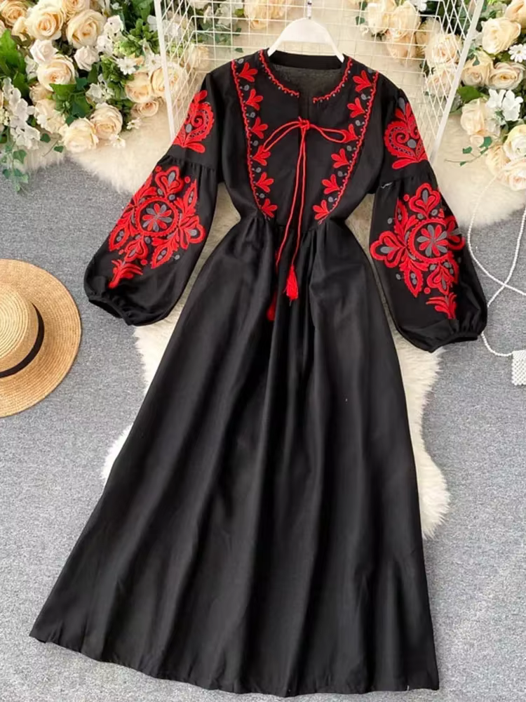 Robe plissée à fleurs brodées bohème pour femmes, col rond, manches lanterne, taille haute, tout mat