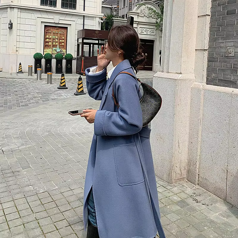 Manteau long en laine véritable 100% à col rabattu, à ceinture, à ouverture sur le devant, en tissu