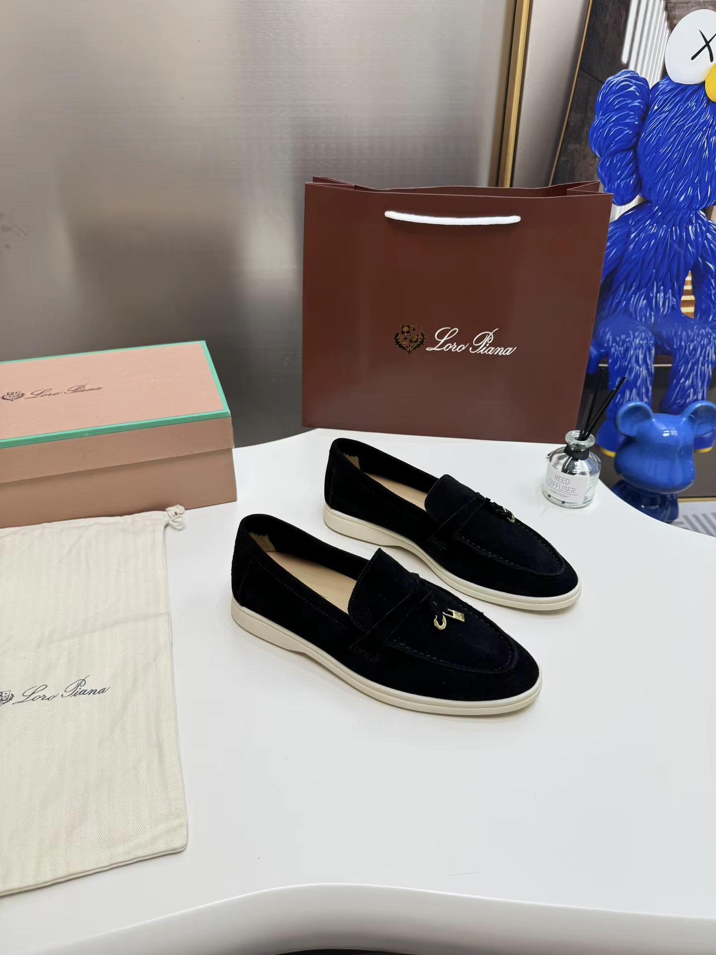 Nouveaux mocassins en daim pour femme Loro Piana Australis 2026, originaux et tendance, avec pompons