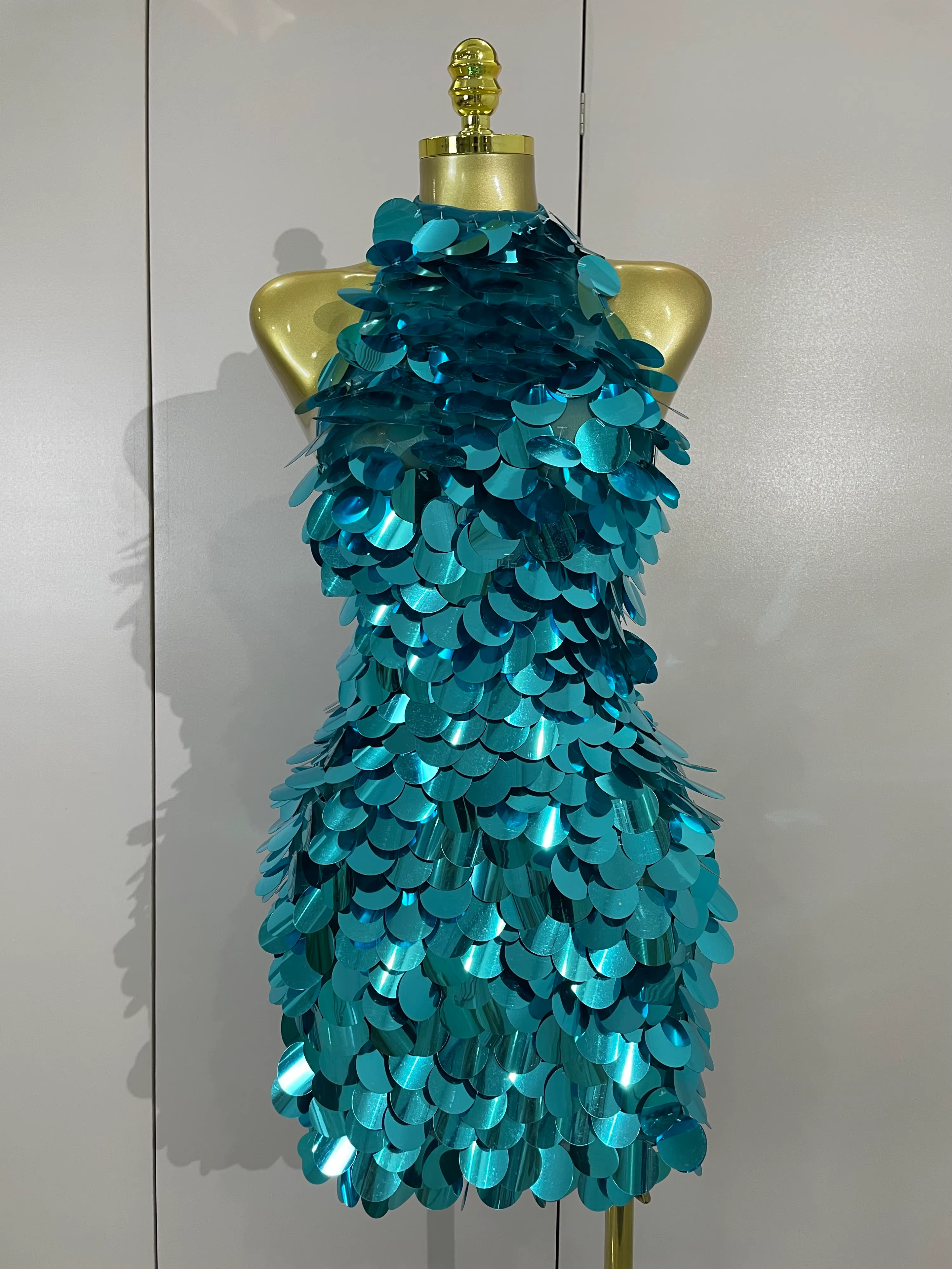 Robe mini sexy et brillante à sequins ronds, dos nu, en maille, pour femme, idéale pour les soirées,