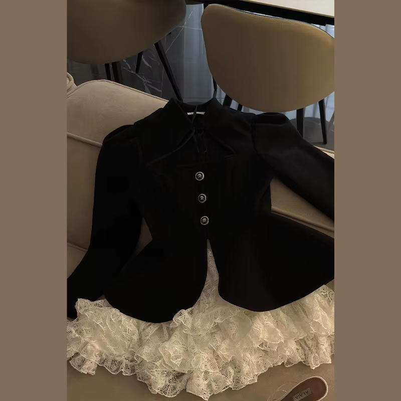 Femmes robes en dentelle à la mode deux couleurs frappées faux deux pièces Mini jupe col carré à man